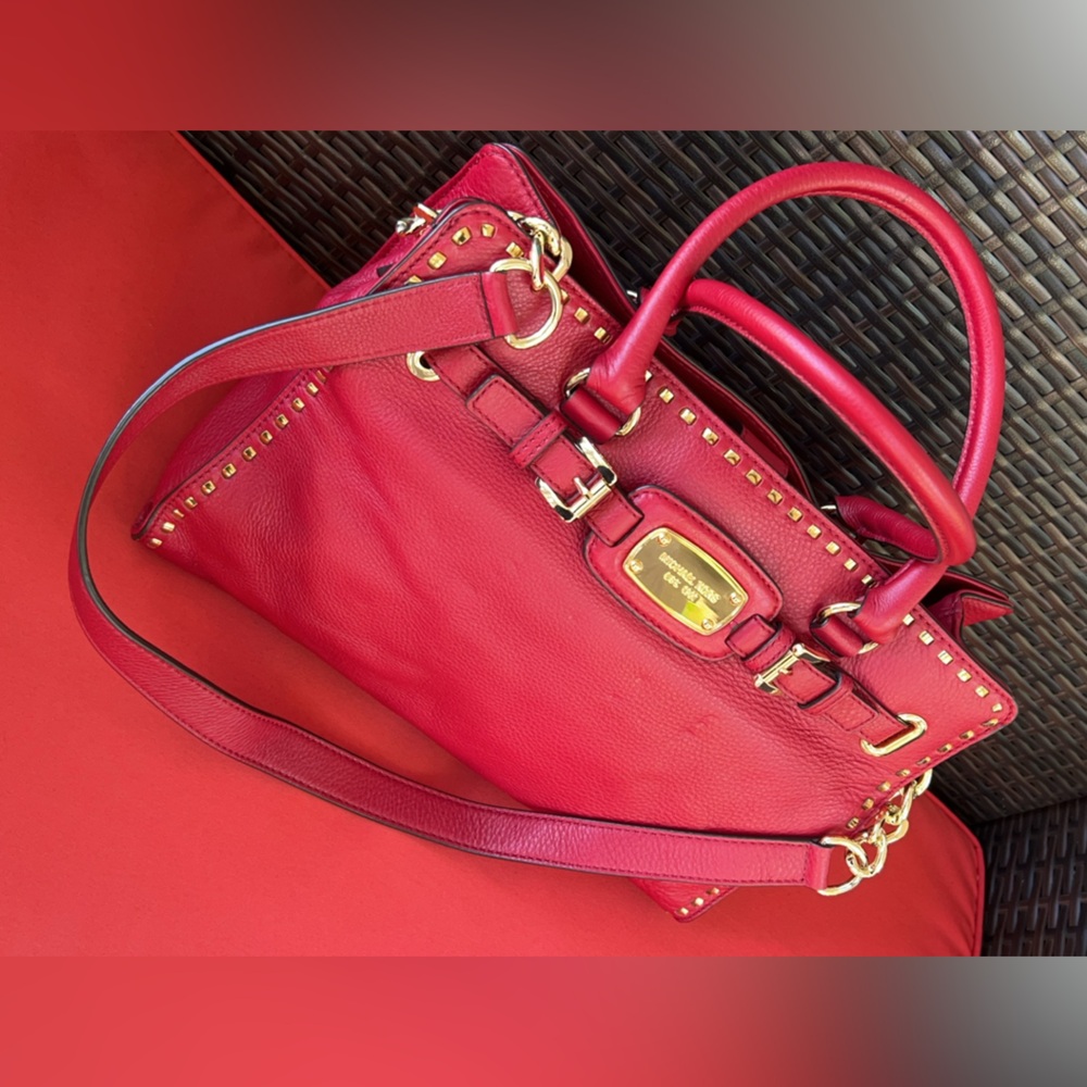 🛍️💫💫 Michael Kors Red Pebbled Leather Handbag.